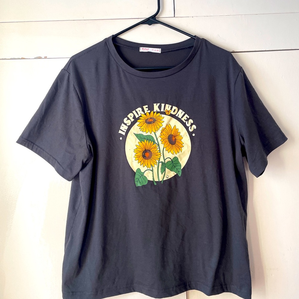 Cropped ROMWE graphic tee